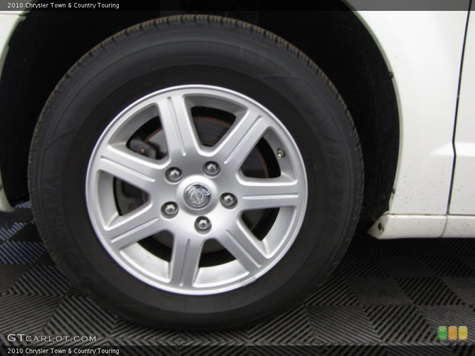 2010 Chrysler Town & Country Touring Wheel and Tire Photo #77380377