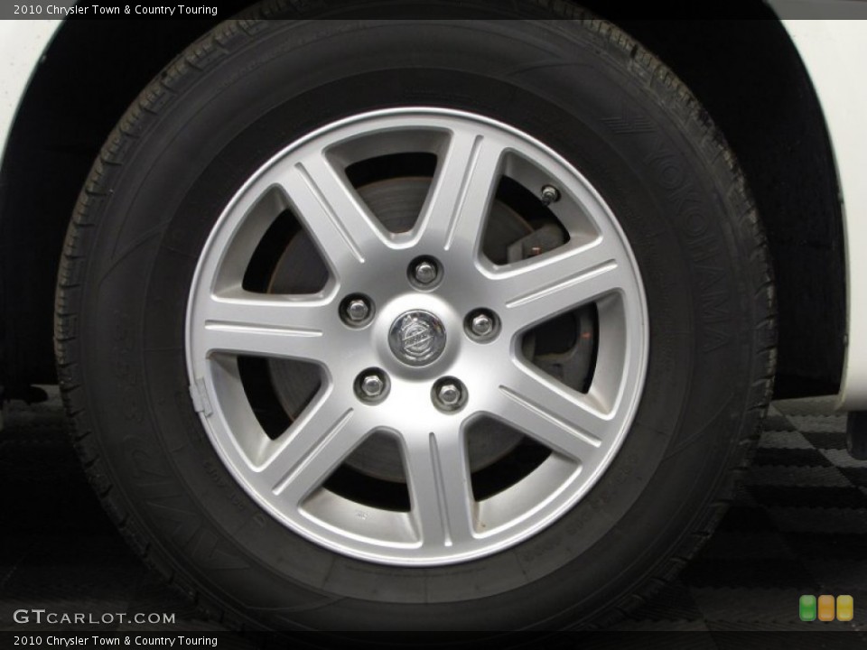 2010 Chrysler Town & Country Touring Wheel and Tire Photo #77380395