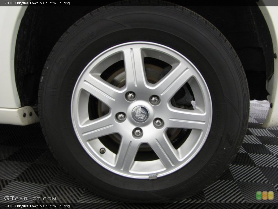 2010 Chrysler Town & Country Touring Wheel and Tire Photo #77380437