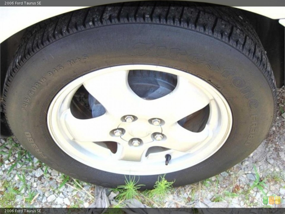 2006 Ford Taurus SE Wheel and Tire Photo #77445896