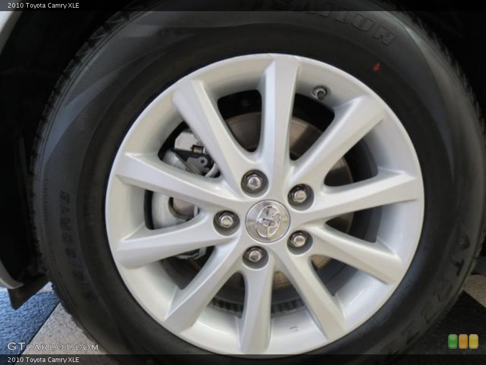 2010 Toyota Camry XLE Wheel and Tire Photo #77557704