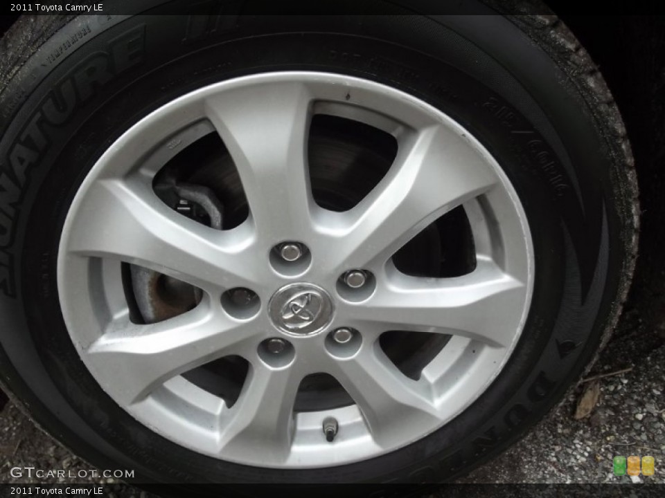 2011 Toyota Camry LE Wheel and Tire Photo #77720322