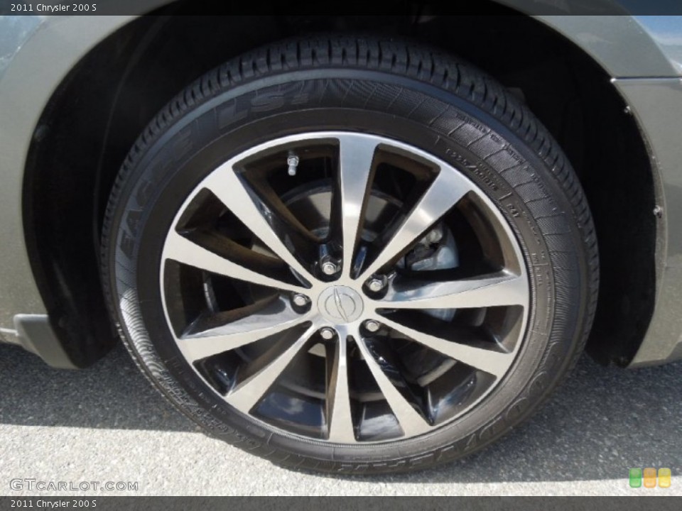 2011 Chrysler 200 S Wheel and Tire Photo #77728516