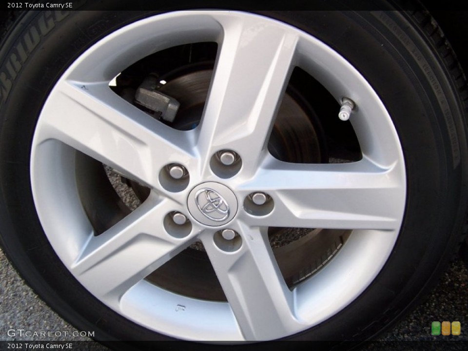 2012 Toyota Camry SE Wheel and Tire Photo #77752681