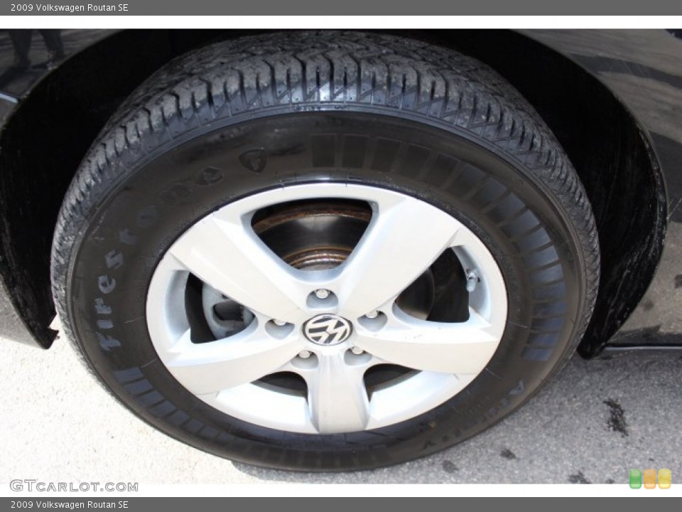 2009 Volkswagen Routan SE Wheel and Tire Photo #77779242