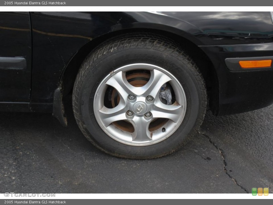 2005 Hyundai Elantra GLS Hatchback Wheel and Tire Photo #77804545