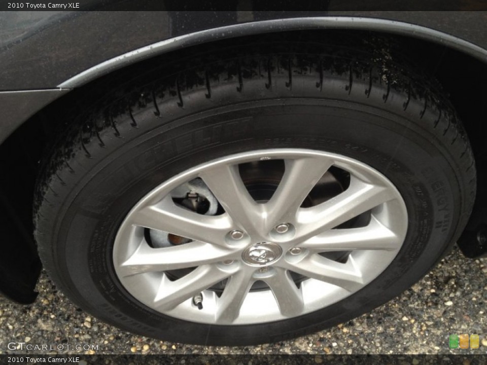 2010 Toyota Camry XLE Wheel and Tire Photo #77810669