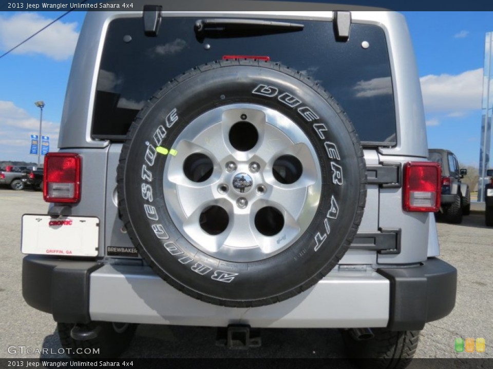 2013 Jeep Wrangler Unlimited Sahara 4x4 Wheel and Tire Photo #77812843