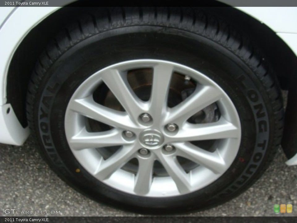 2011 Toyota Camry XLE Wheel and Tire Photo #77882859