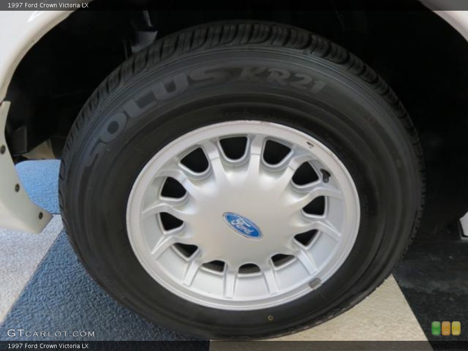 1997 Ford Crown Victoria LX Wheel and Tire Photo #77977479