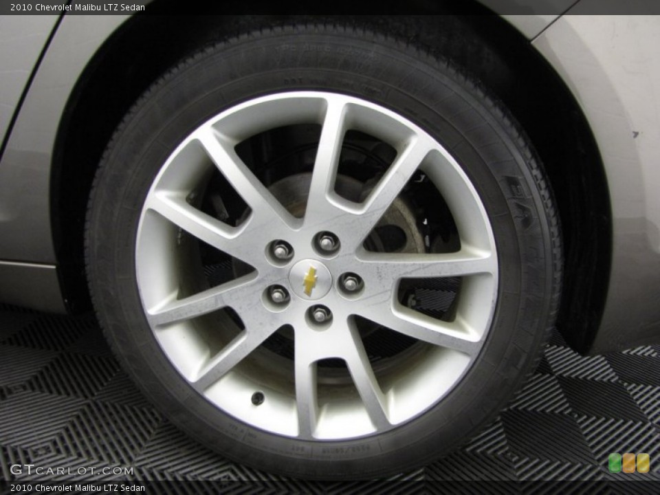 2010 Chevrolet Malibu LTZ Sedan Wheel and Tire Photo #77981820