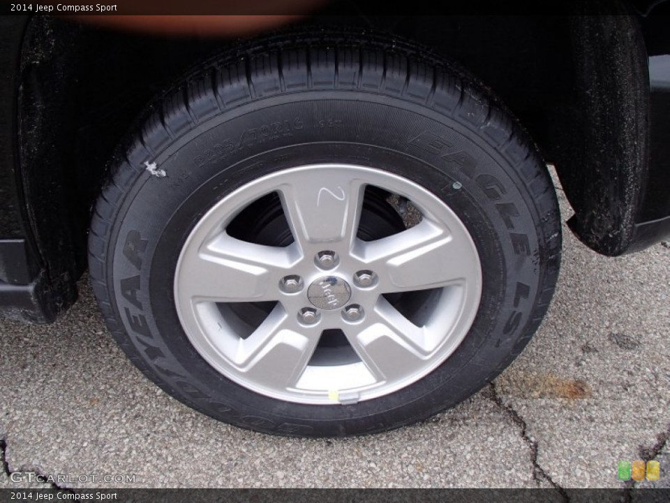 2014 Jeep Compass Sport Wheel and Tire Photo #78126507