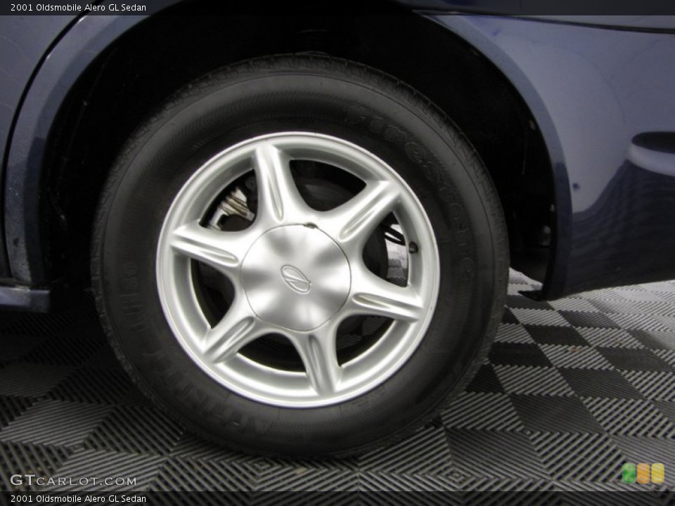 2001 Oldsmobile Alero GL Sedan Wheel and Tire Photo #78326379