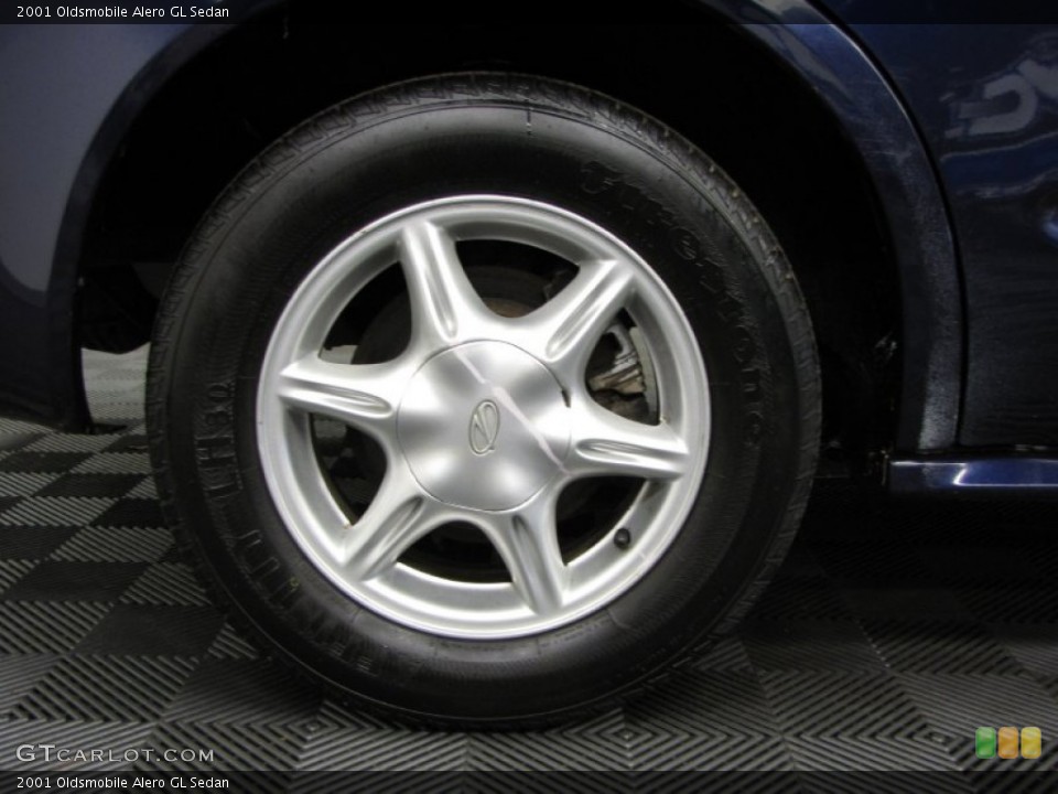 2001 Oldsmobile Alero GL Sedan Wheel and Tire Photo #78326409