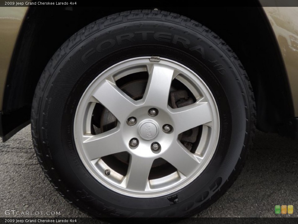 2009 Jeep Grand Cherokee Laredo 4x4 Wheel and Tire Photo #78491827