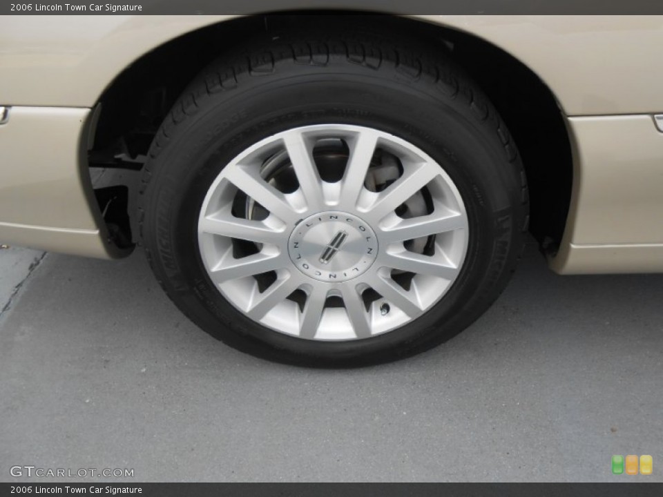 2006 Lincoln Town Car Signature Wheel and Tire Photo #78559211