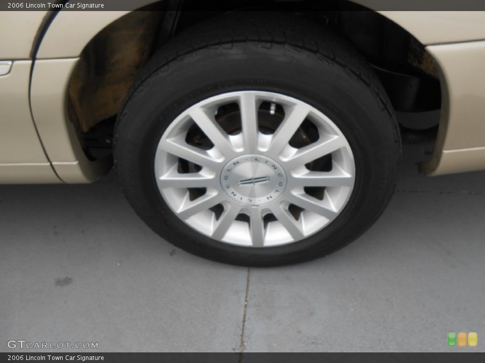2006 Lincoln Town Car Signature Wheel and Tire Photo #78559228