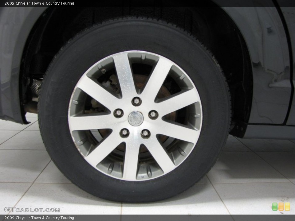 2009 Chrysler Town & Country Touring Wheel and Tire Photo #78570620