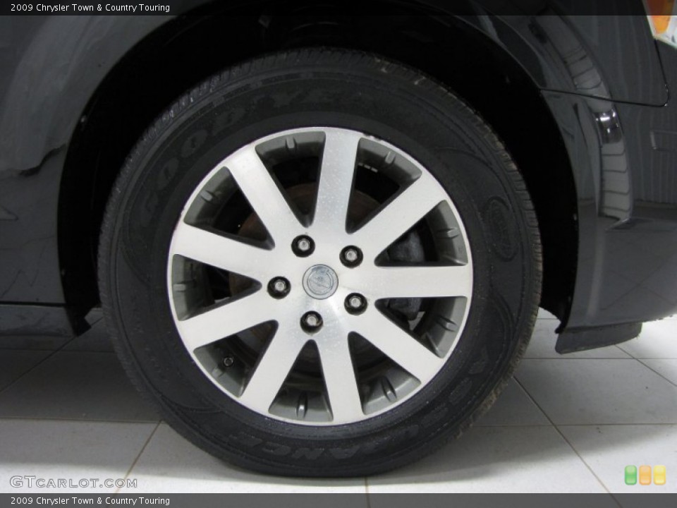2009 Chrysler Town & Country Touring Wheel and Tire Photo #78570638