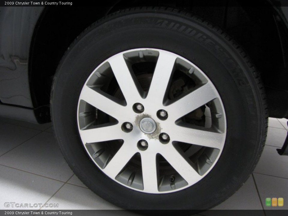 2009 Chrysler Town & Country Touring Wheel and Tire Photo #78570671