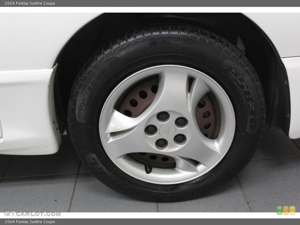 2004 Pontiac Sunfire Coupe Wheel and Tire Photo #78579869