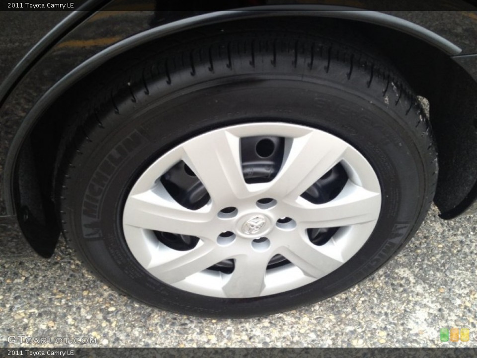 2011 Toyota Camry LE Wheel and Tire Photo #78738449