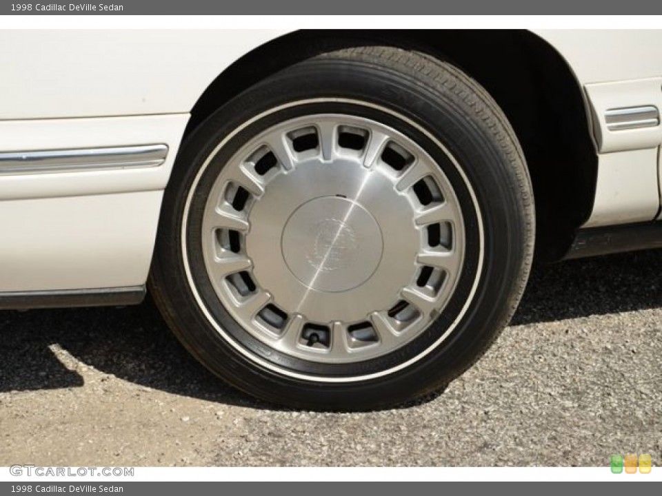 1998 Cadillac DeVille Sedan Wheel and Tire Photo #78759317
