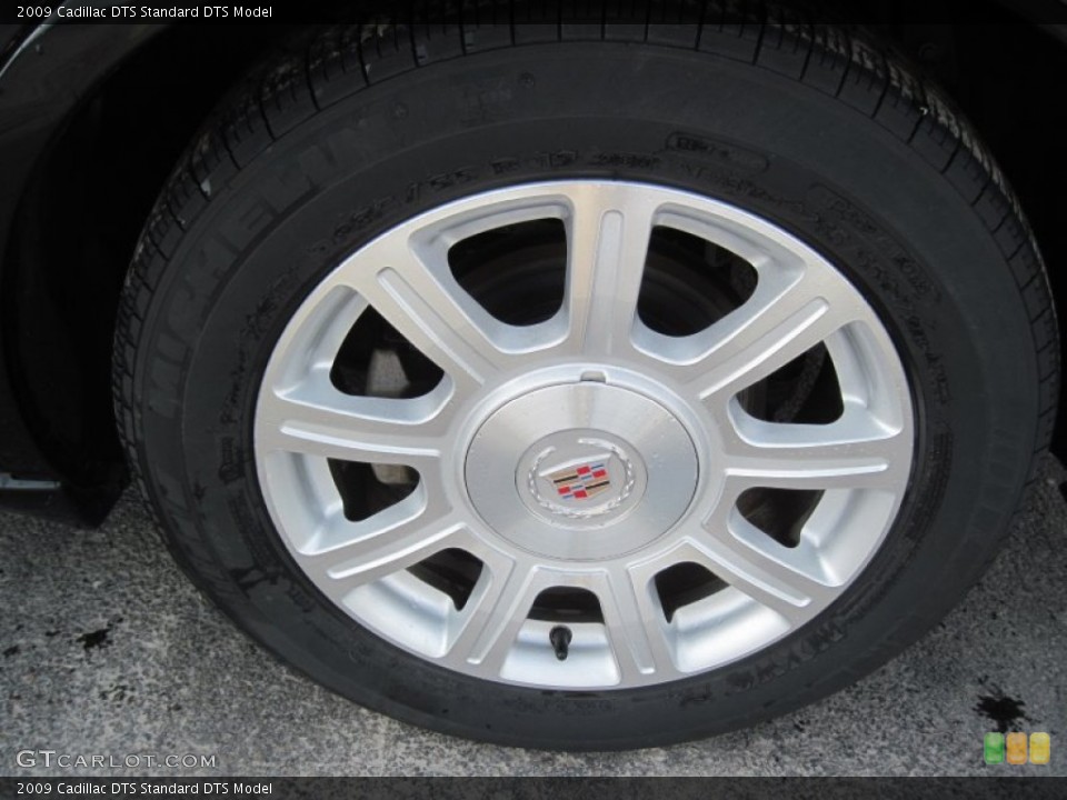 2009 Cadillac DTS  Wheel and Tire Photo #78881652
