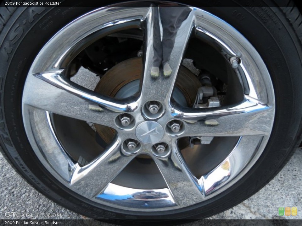 2009 Pontiac Solstice Roadster Wheel and Tire Photo #79083597