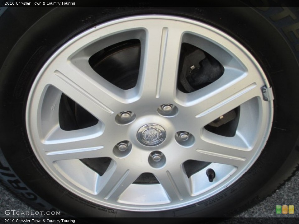2010 Chrysler Town & Country Touring Wheel and Tire Photo #79234942