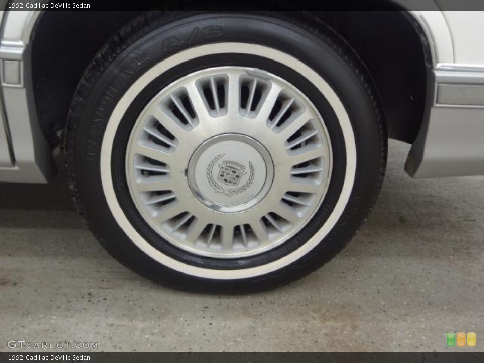 1992 Cadillac DeVille Sedan Wheel and Tire Photo #79374516