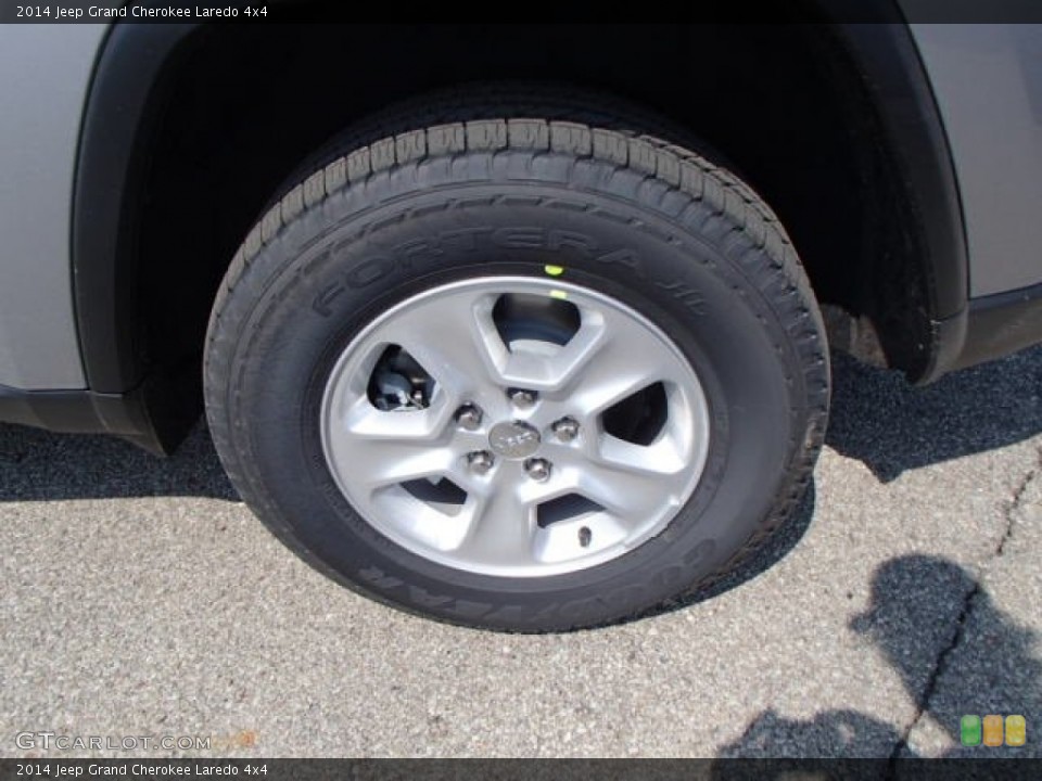 2014 Jeep Grand Cherokee Laredo 4x4 Wheel and Tire Photo #79374649