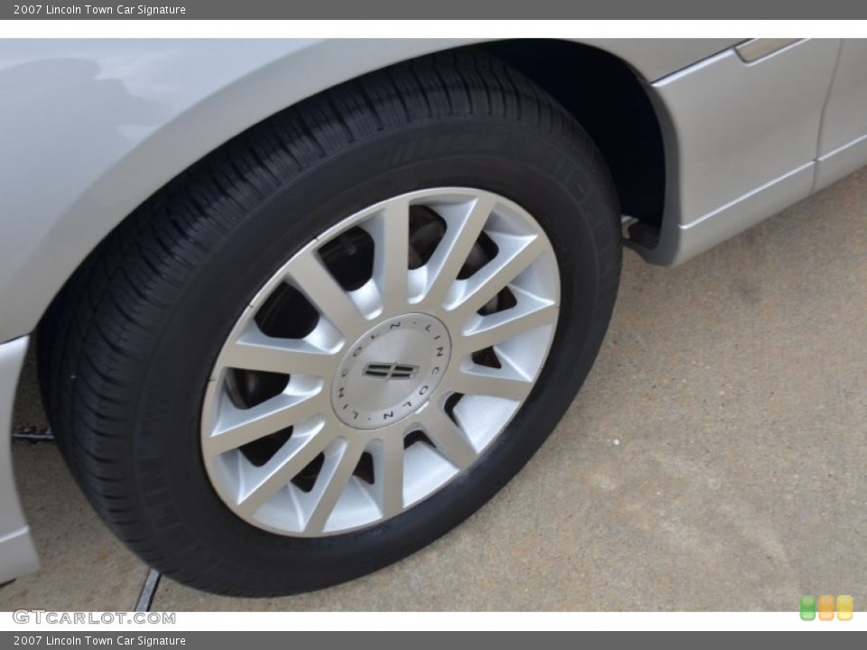 2007 Lincoln Town Car Signature Wheel and Tire Photo #79534733