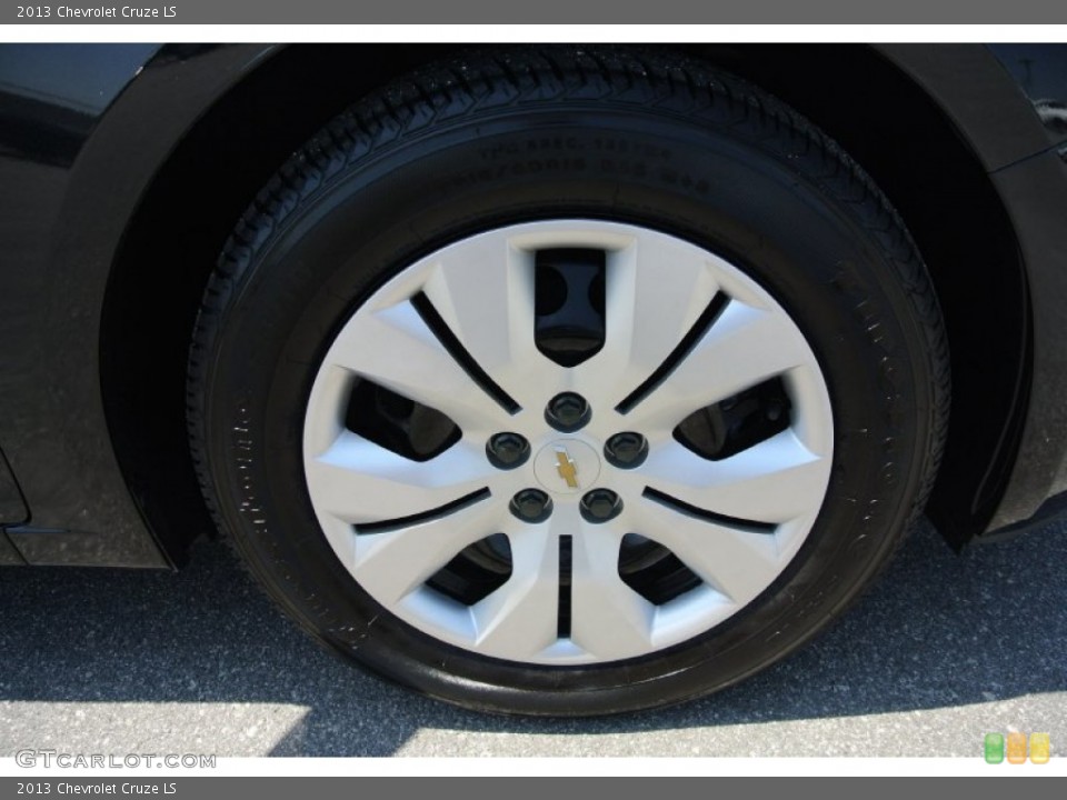 2013 Chevrolet Cruze LS Wheel and Tire Photo #79600011