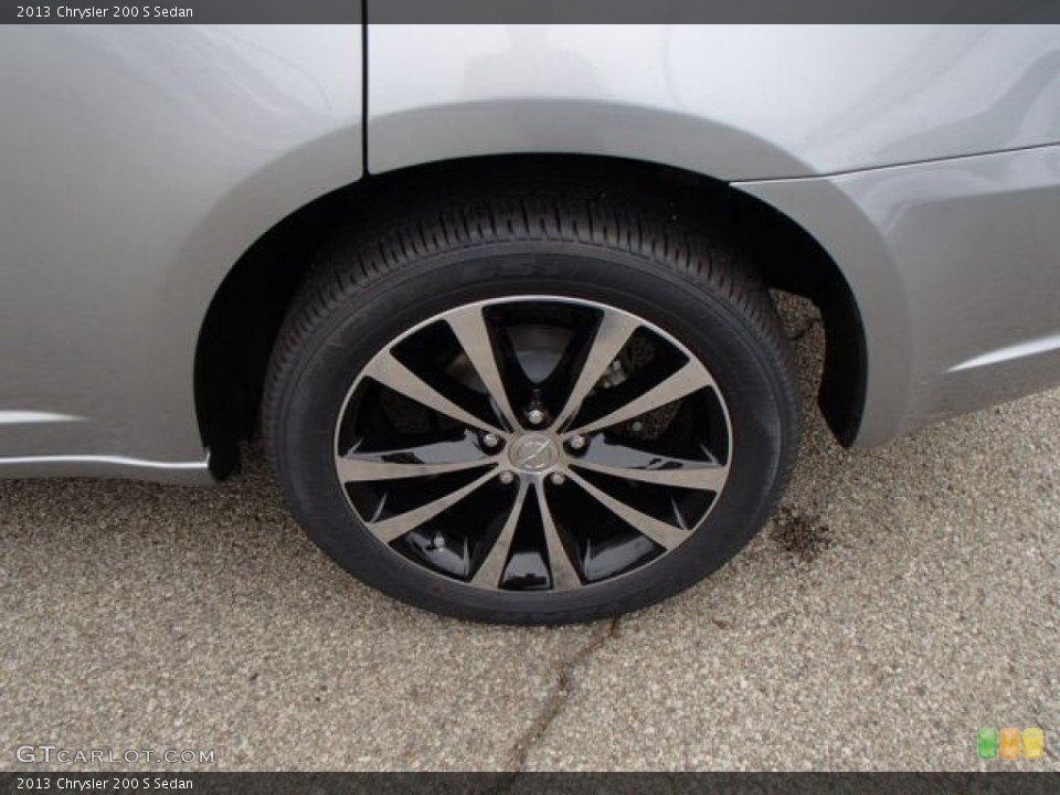 2013 Chrysler 200 S Sedan Wheel and Tire Photo #79851787