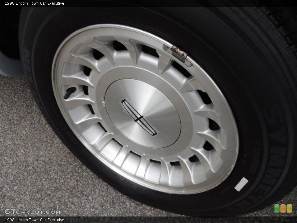 1998 Lincoln Town Car Wheels and Tires