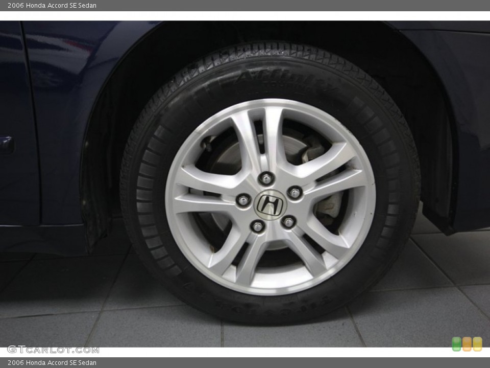 2006 Honda Accord SE Sedan Wheel and Tire Photo #80027937
