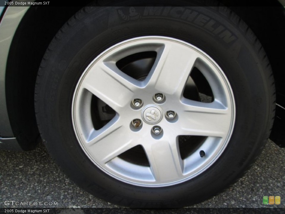 2005 Dodge Magnum SXT Wheel and Tire Photo #80087055
