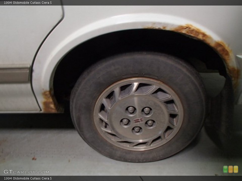 1994 Oldsmobile Cutlass Ciera S Wheel and Tire Photo #80175353
