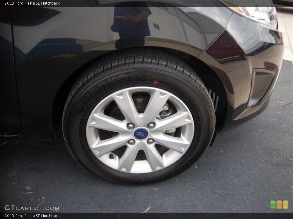 2013 Ford Fiesta SE Hatchback Wheel and Tire Photo #80223308