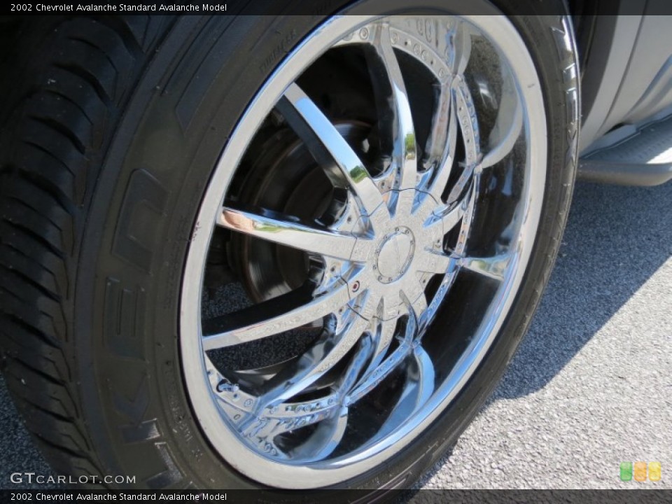 2002 Chevrolet Avalanche Custom Wheel and Tire Photo #80344493