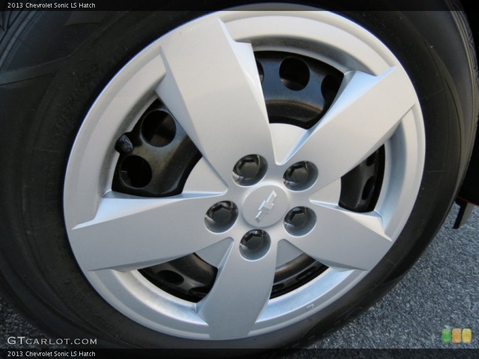 2013 Chevrolet Sonic LS Hatch Wheel and Tire Photo #80345312