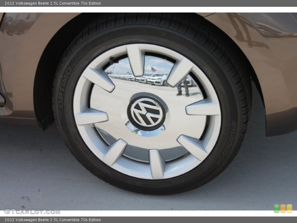 2013 Volkswagen Beetle 2.5L Convertible 70s Edition Wheel and Tire Photo #80387813