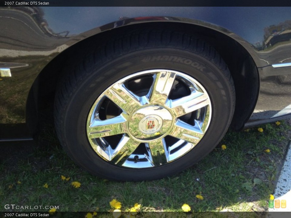 2007 Cadillac DTS Sedan Wheel and Tire Photo #80390307
