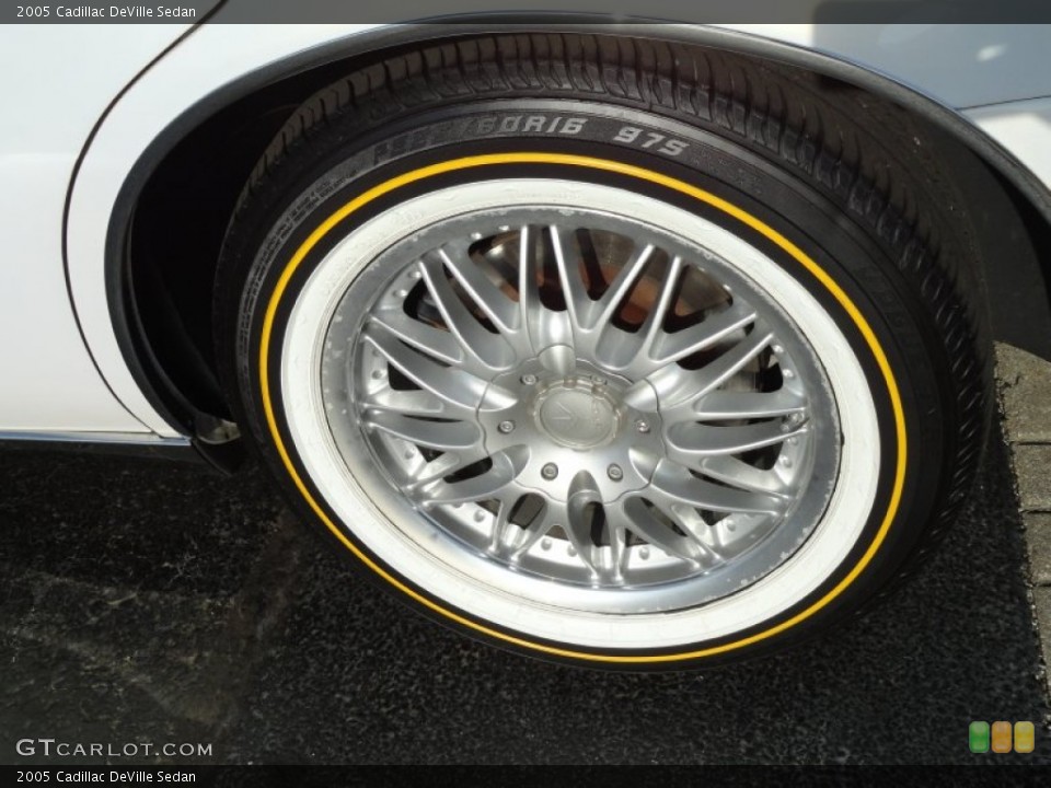2005 Cadillac DeVille Sedan Wheel and Tire Photo #80433395