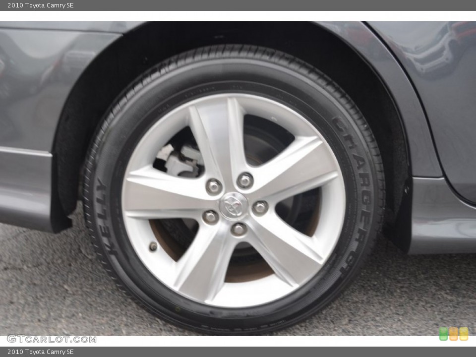 2010 Toyota Camry SE Wheel and Tire Photo #80459597