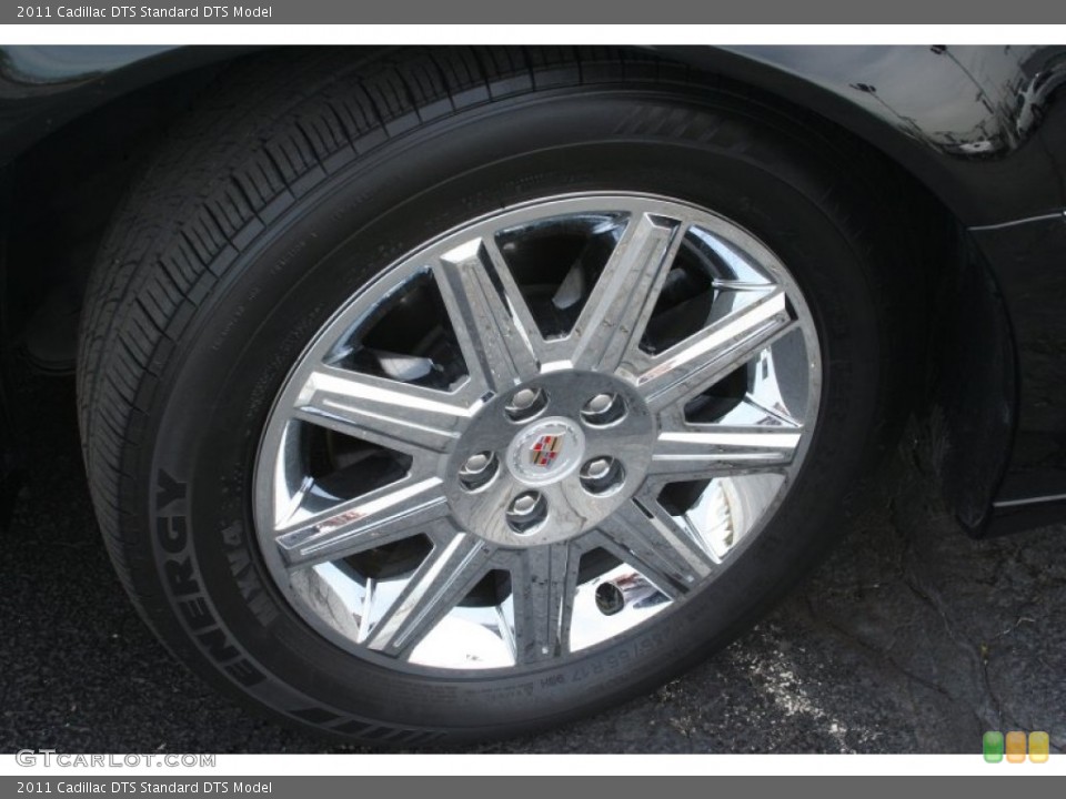 2011 Cadillac DTS  Wheel and Tire Photo #80658633