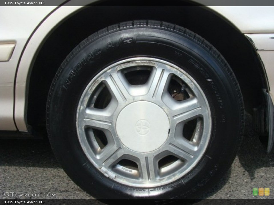 1995 Toyota Avalon XLS Wheel and Tire Photo #80668122