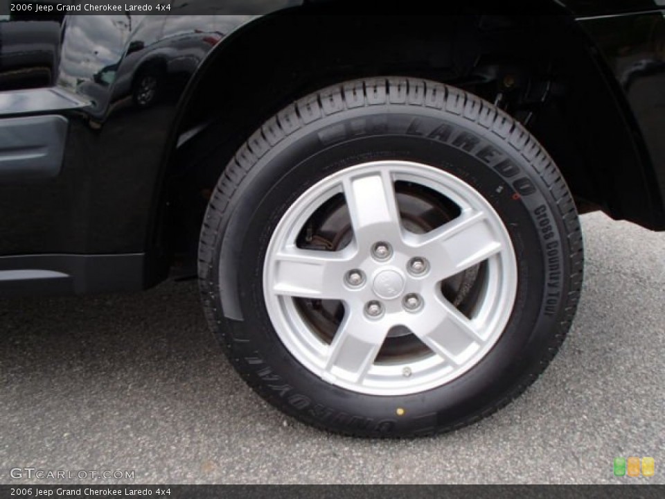 2006 Jeep Grand Cherokee Laredo 4x4 Wheel and Tire Photo #80978318