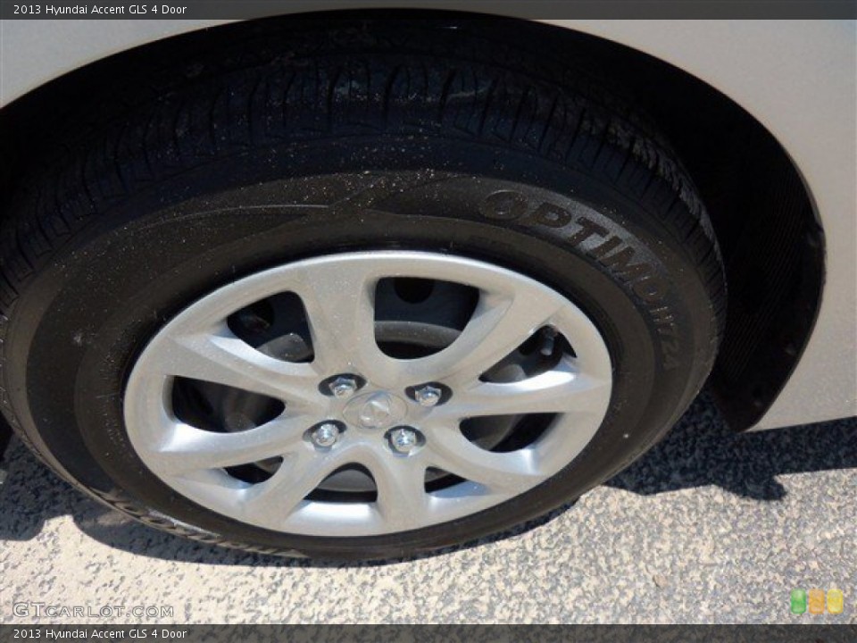 2013 Hyundai Accent Wheels and Tires